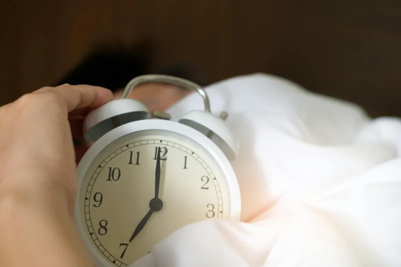 The Seven-Minute Fantasy: How Your Brain Becomes a Motivational Speaker Between Alarms